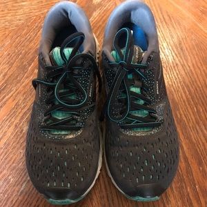 Excellent Brooks Grey & Tiel Running Shoe!